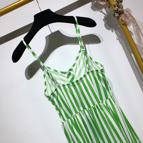 Rochie lejeră în dungi, cu bretele subțiri