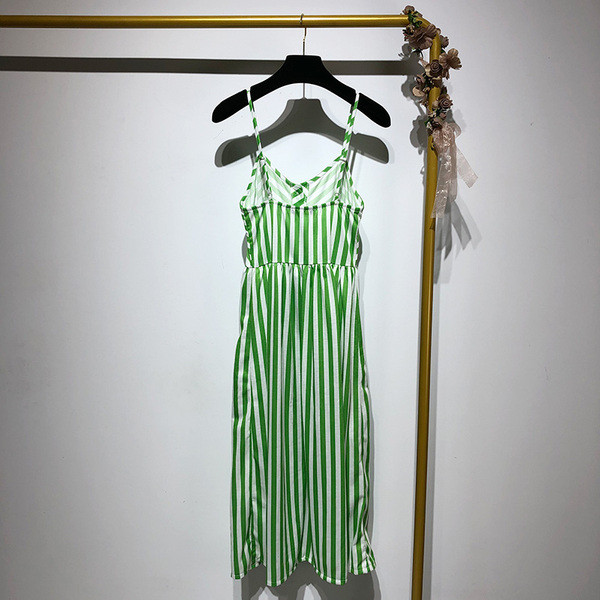 Rochie lejeră în dungi, cu bretele subțiri