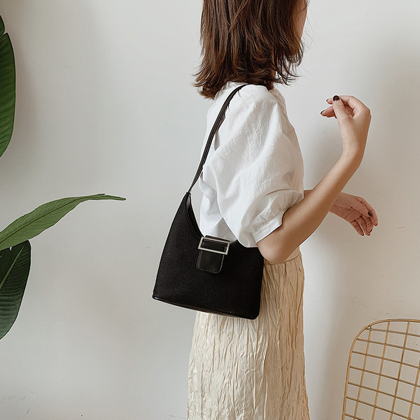 Geanta de dama cu maner scurt in doua culori