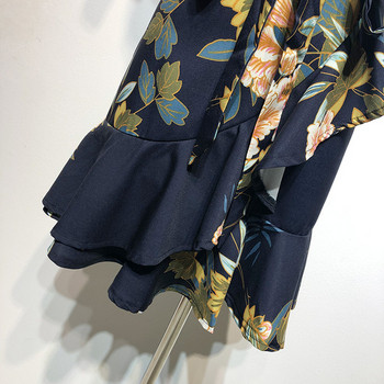 Rochie cu decolteu în V adânc și mâneci lotus scurte cu model floral