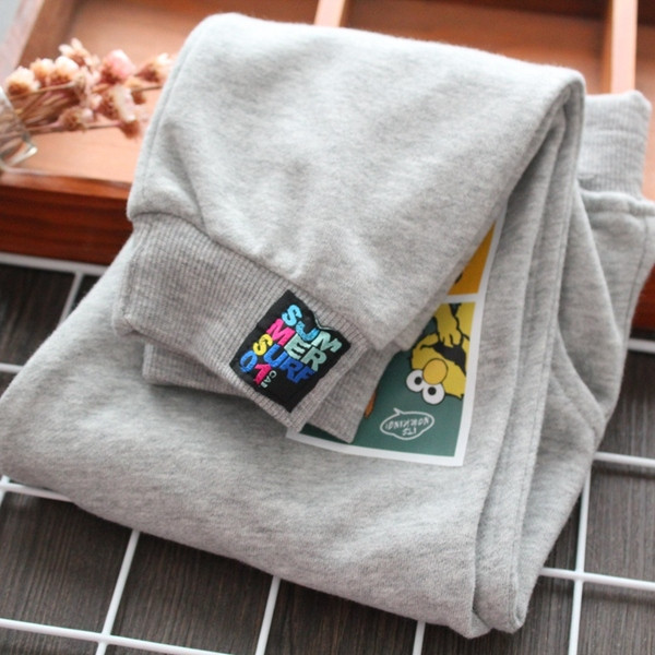 Pantaloni casual pentru copii cu aplicatie in gri si roz