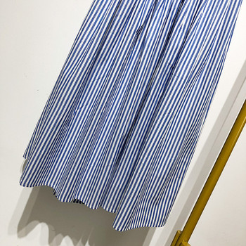 Rochie de damă în dungi, cu decolteu pătrat și bretele