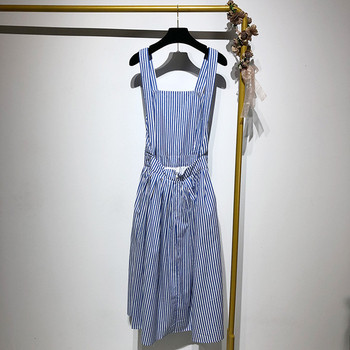 Rochie de damă în dungi, cu decolteu pătrat și bretele