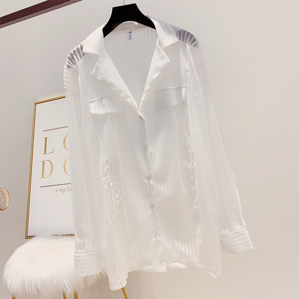 Cămașă de damă cu mâneci lungi și guler alb