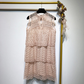 Дантелена дамска рокля в бежов цвят