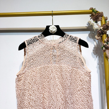 Дантелена дамска рокля в бежов цвят