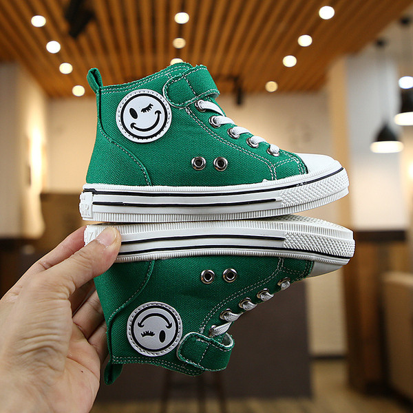 Adidași moderni pentru copii în patru culori - pentru băieți și fete