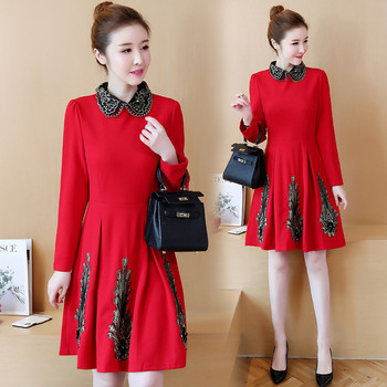 Rochie elegantă de damă în negru și roșu cu broderie