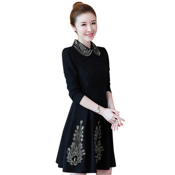 Rochie elegantă de damă în negru și roșu cu broderie