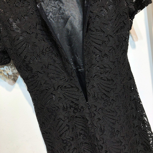 Rochie neagra din dantela cu maneca scurta