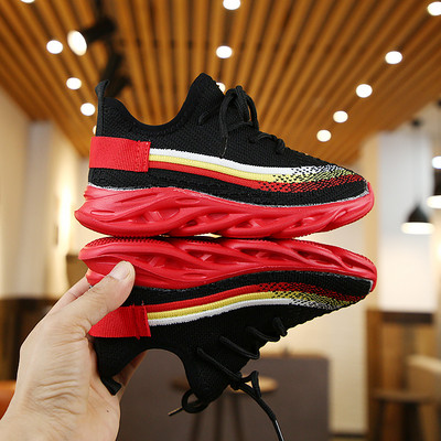 Model nou de adidași pentru copii pentru băieți - în trei culori