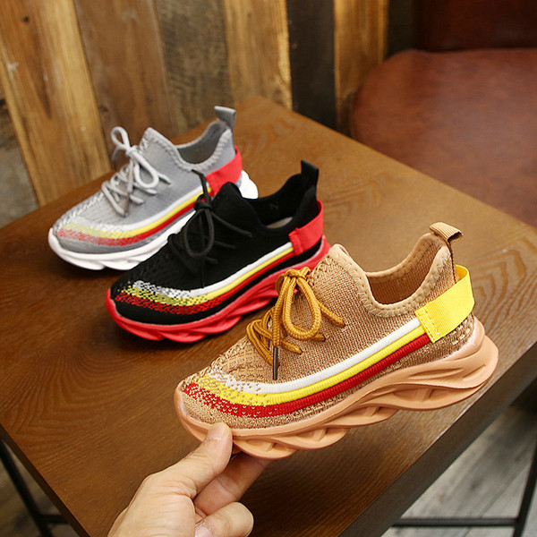 Model nou de adidași pentru copii pentru băieți - în trei culori