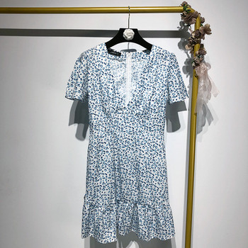 Rochie cu decolteu în V adânc și mâneci scurte