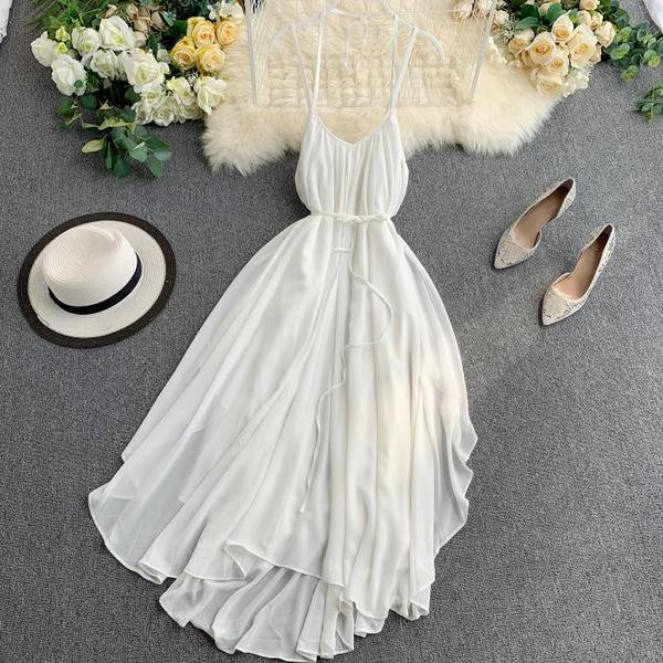 Rochie de dama cu bretele subtiri in culoarea alba