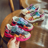 Adidași moderni pentru copii pentru fete în alb și negru