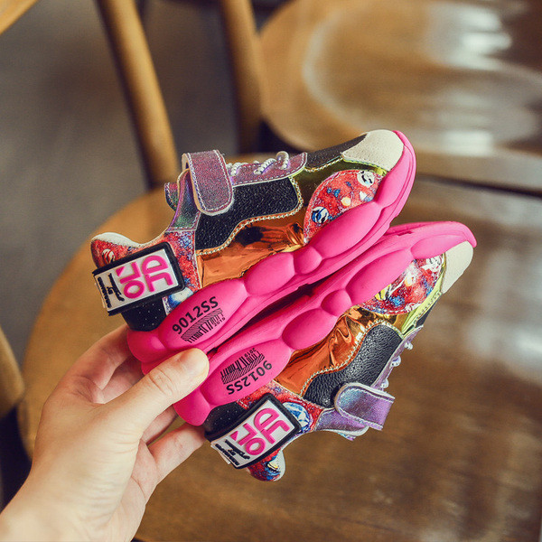 Adidași moderni pentru copii pentru fete în alb și negru