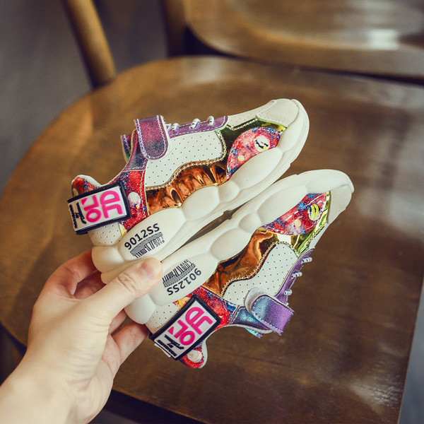 Adidași moderni pentru copii pentru fete în alb și negru