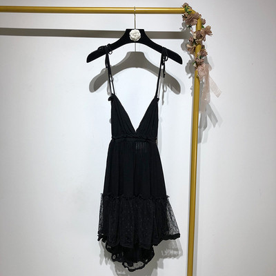 Rochie cu decolteu în V adânc și bretele în două culori