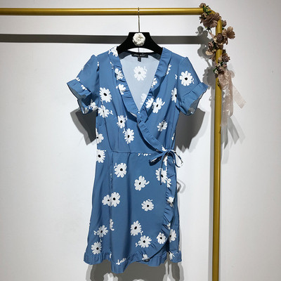 Rochie cu decolteu în V adânc și mâneci scurte în două culori