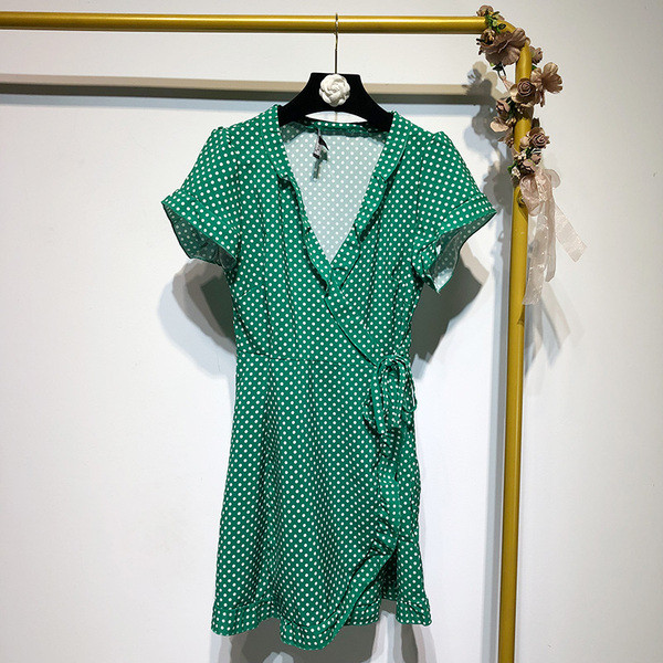 Rochie cu decolteu în V adânc și mâneci scurte în două culori