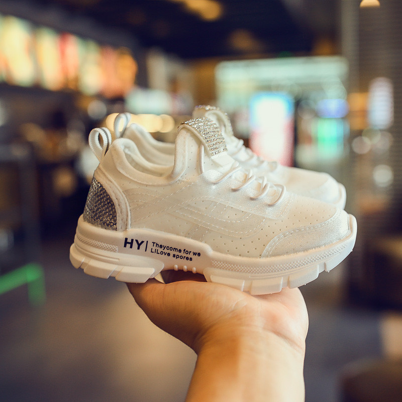 Adidași moderni pentru copii pentru fete în negru, roz și alb