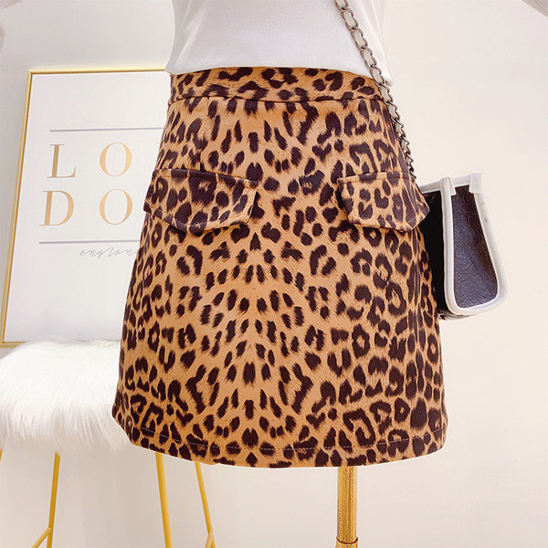 Fusta dama cu model leopard in doua culori