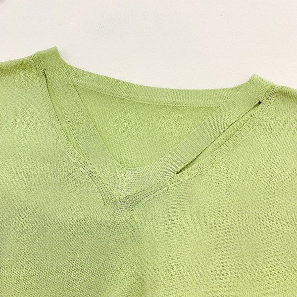 Bluza dama cu decolteu in V - model simplu