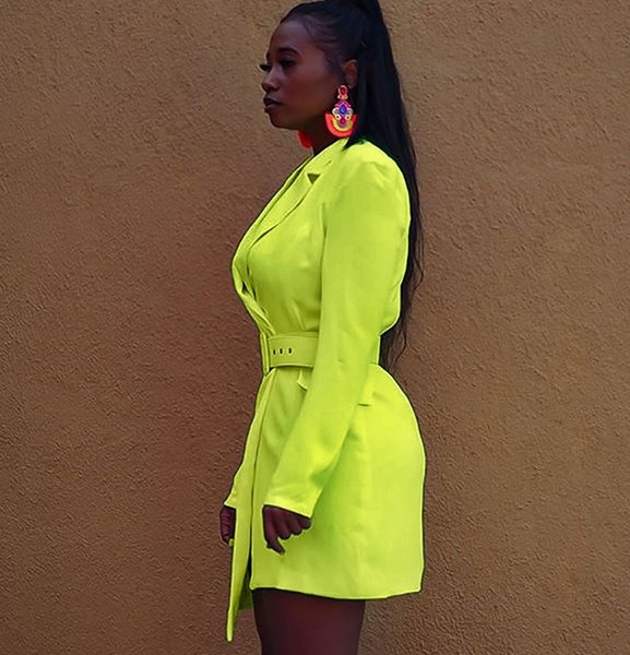 Geaca de dama moderna model asimetric cu curea in galben si roz