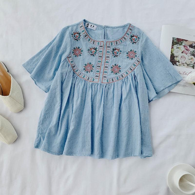 Bluza de dama cu broderie si maneci lotus in mai multe culori