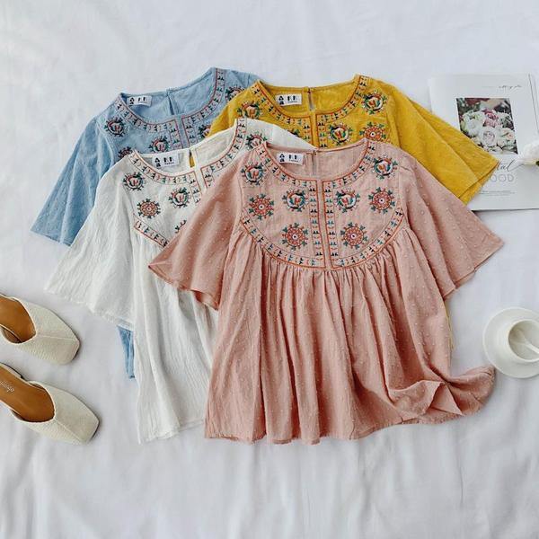 Bluza de dama cu broderie si maneci lotus in mai multe culori