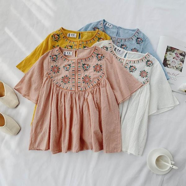 Bluza de dama cu broderie si maneci lotus in mai multe culori