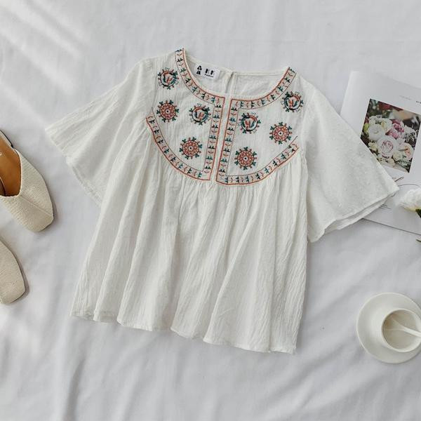 Bluza de dama cu broderie si maneci lotus in mai multe culori