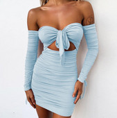 Rochie modernă de damă cu mâneci căzute și decupaje în mai multe culori