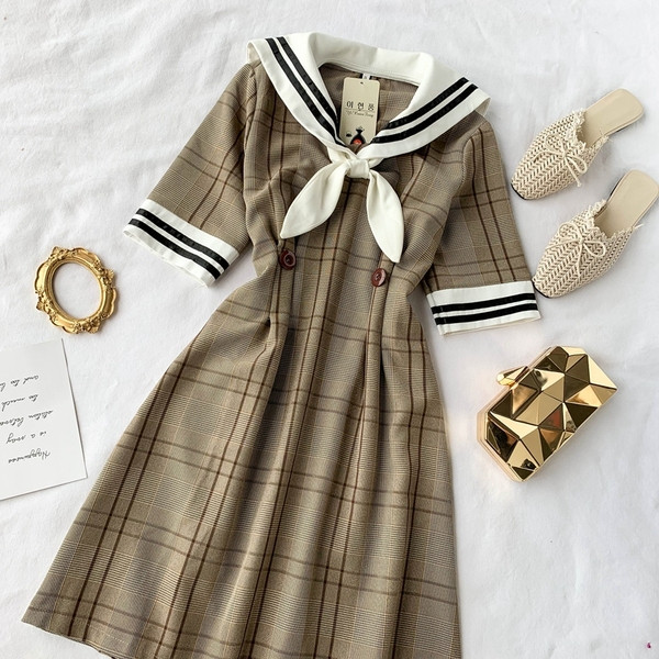 Rochie dama in carouri cu maneca scurta de culoare maro