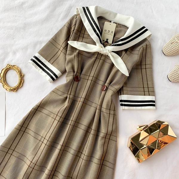 Rochie dama in carouri cu maneca scurta de culoare maro