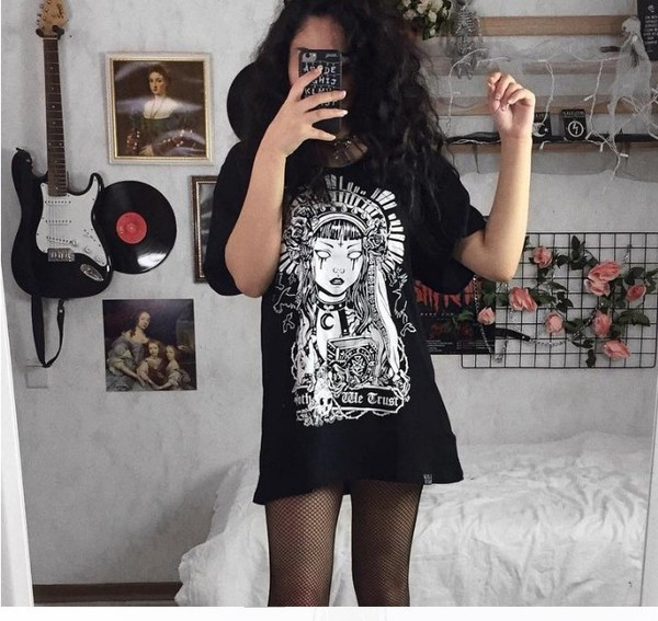 Tricou lung de dama de culoare neagra cu imprimeu