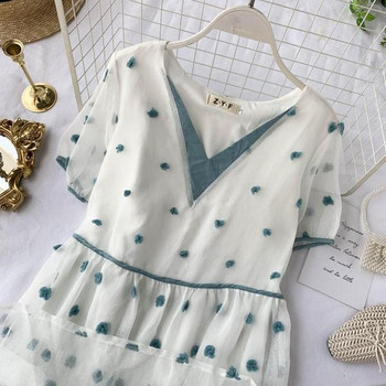 Дамска рокля с къс ръкав  и V-образно деколте