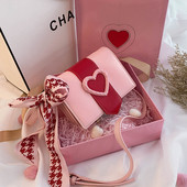 Geanta de dama moderna cu decor broderie in trei culori