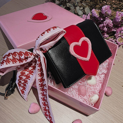 Geanta de dama moderna cu decor broderie in trei culori