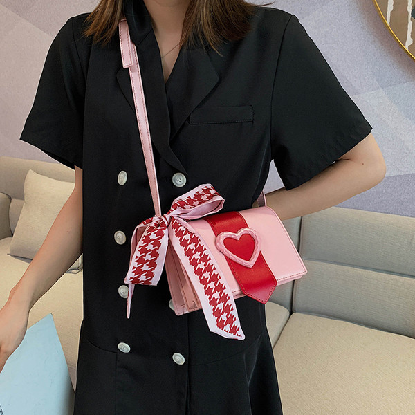 Geanta de dama moderna cu decor broderie in trei culori