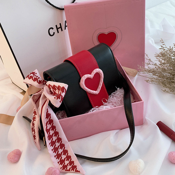 Geanta de dama moderna cu decor broderie in trei culori