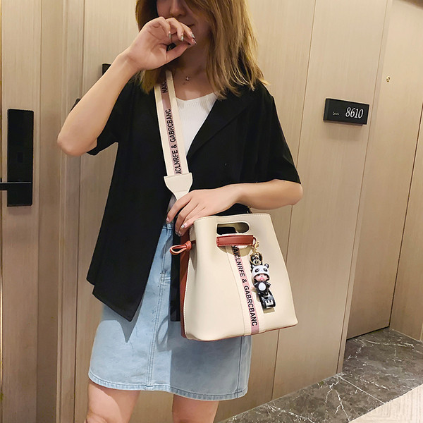 Geanta de dama din piele cu accesoriu in mai multe culori