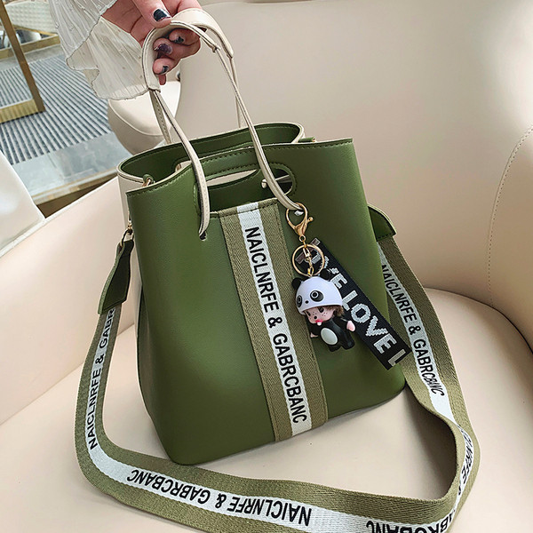 Geanta de dama din piele cu accesoriu in mai multe culori