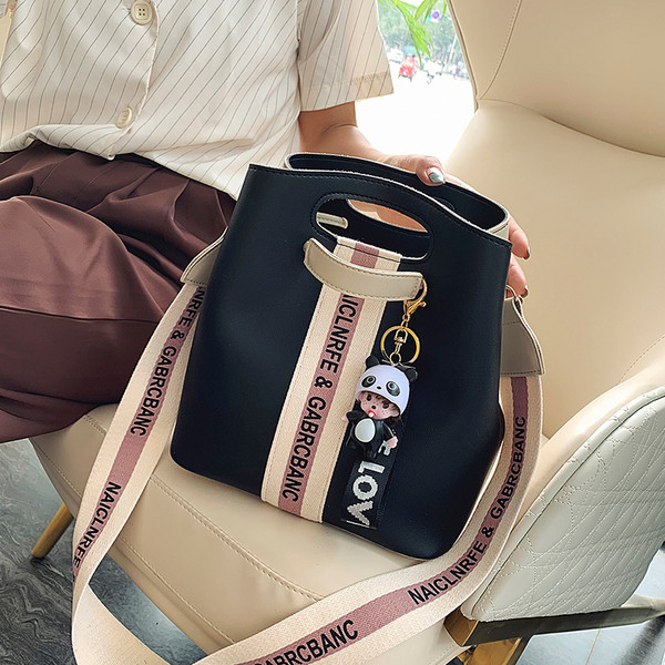 Geanta de dama din piele cu accesoriu in mai multe culori