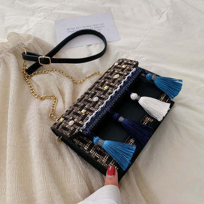 Geanta de dama cu ciucuri in trei culori