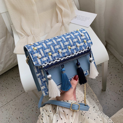 Geanta de dama cu ciucuri in trei culori