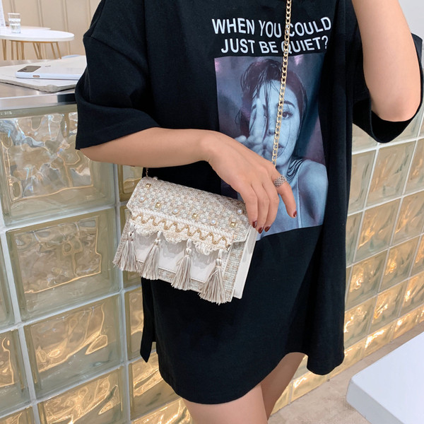 Geanta de dama cu ciucuri in trei culori