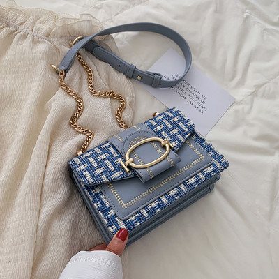 Modern női táska fém rögzítéssel és hosszú fogantyúval