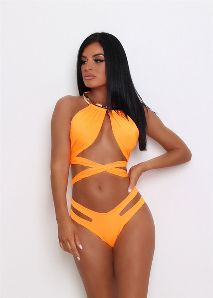 Costum de baie actual din două piese cu cravate în portocaliu