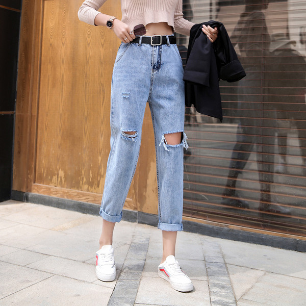 Blugi de dama actuali cu talie inalta - intr-o culoare deschisa